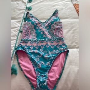 Ladies Lilly Pulitzer one piece swimsuit EUC